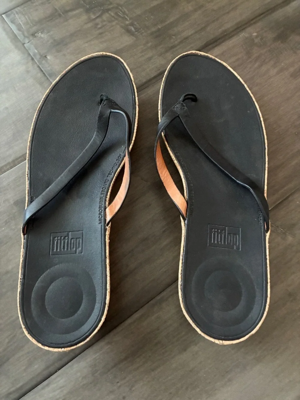 FitFlop Linny Toe-Post Thong Sandals in Black Leather - Size 10